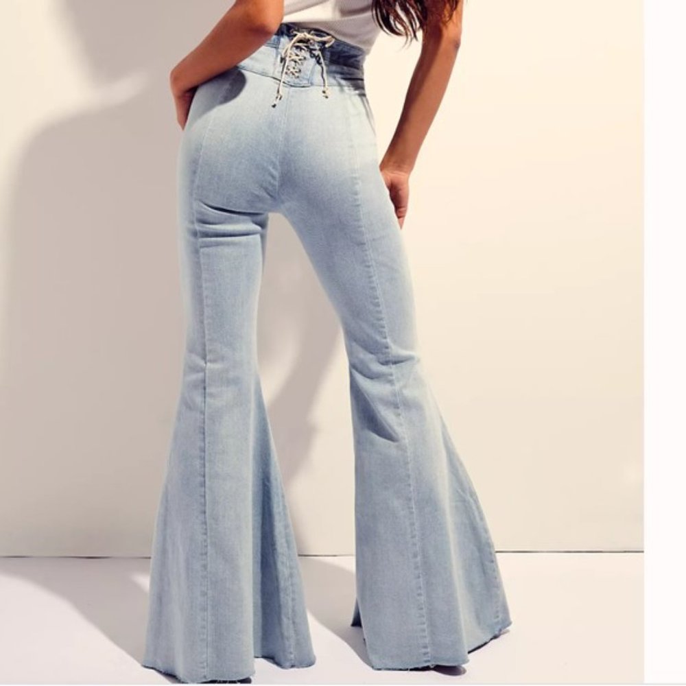 CRVY Super High-Rise Lace-Up Flare light